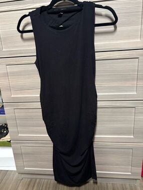 A Pea in the Pod Sleeveless Maternity Black Midi Dress
